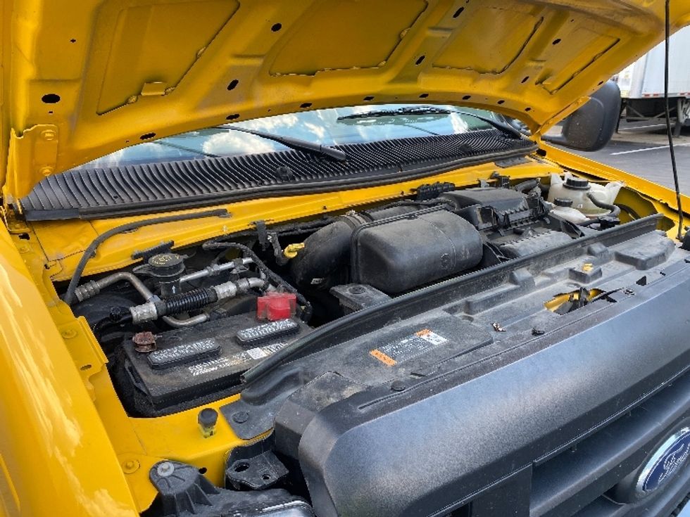 Light Duty Box Truck-Light and Medium Duty Trucks-Ford-2022-E350-Louisville-KY-112,073\n\t\tmiles-$ 23,250 - Image 22