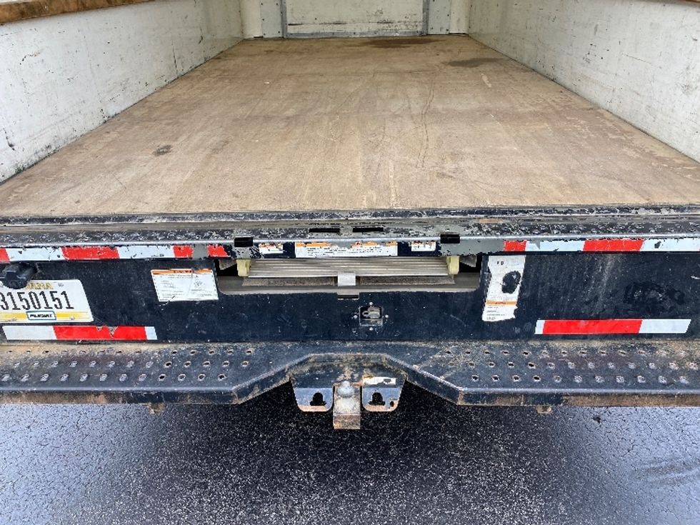 Light Duty Box Truck-Light and Medium Duty Trucks-Ford-2022-E350-Louisville-KY-112,073\n\t\tmiles-$ 23,250 - Image 9