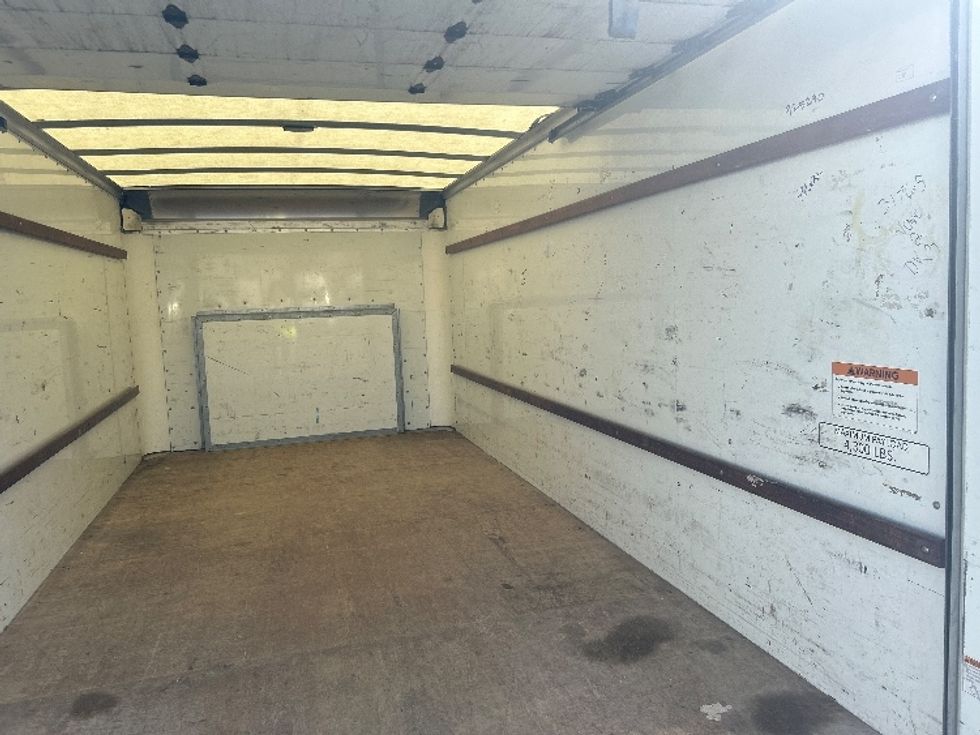 Light Duty Box Truck-Light and Medium Duty Trucks-Ford-2022-E350-Louisville-KY-114,534\n\t\tmiles-$ 27,250 - Image 12