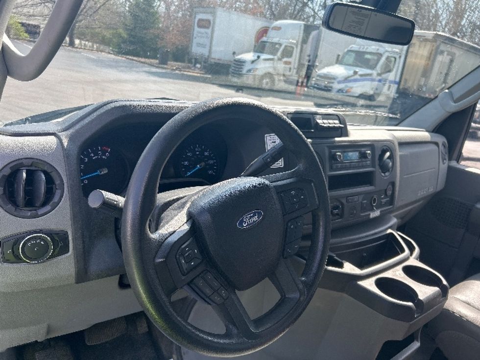 Light Duty Box Truck-Light and Medium Duty Trucks-Ford-2022-E350-Louisville-KY-114,534\n\t\tmiles-$ 27,250 - Image 17