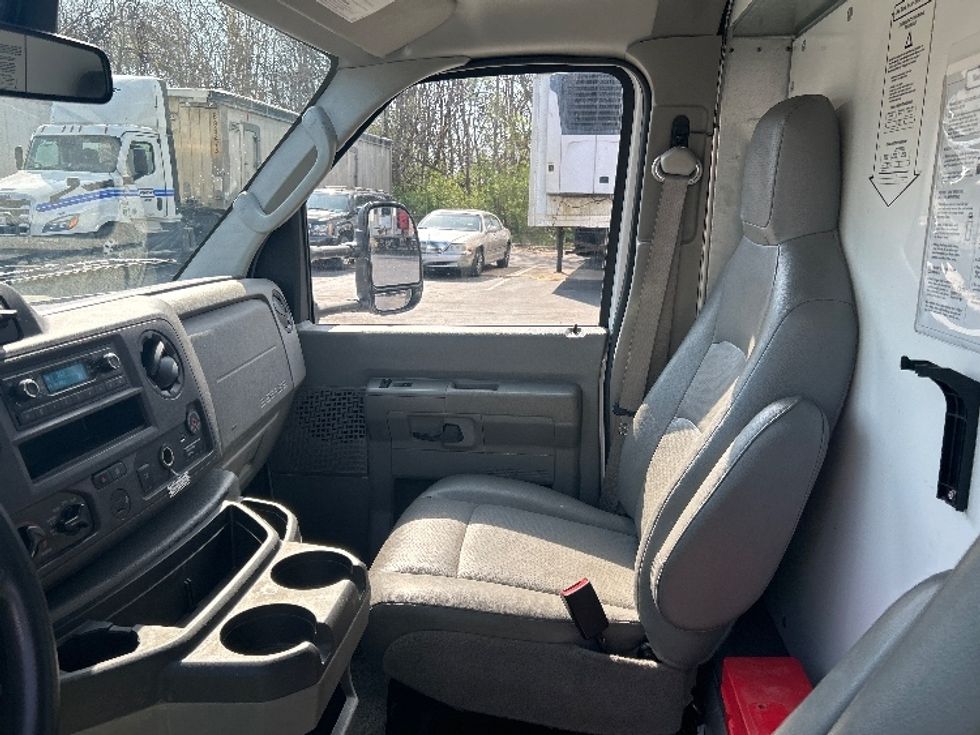 Light Duty Box Truck-Light and Medium Duty Trucks-Ford-2022-E350-Louisville-KY-114,534\n\t\tmiles-$ 27,250 - Image 19