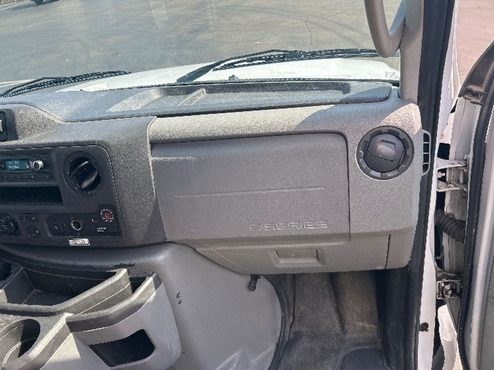 Light Duty Box Truck-Light and Medium Duty Trucks-Ford-2022-E350-Louisville-KY-114,534\n\t\tmiles-$ 27,250 - Image 21
