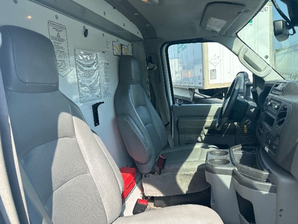 Light Duty Box Truck-Light and Medium Duty Trucks-Ford-2022-E350-Louisville-KY-114,534\n\t\tmiles-$ 27,250 - Image 22