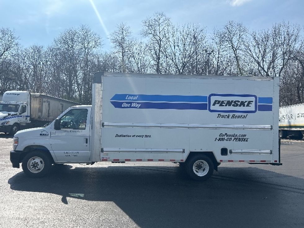 Light Duty Box Truck-Light and Medium Duty Trucks-Ford-2022-E350-Louisville-KY-114,534\n\t\tmiles-$ 27,250 - Image 4
