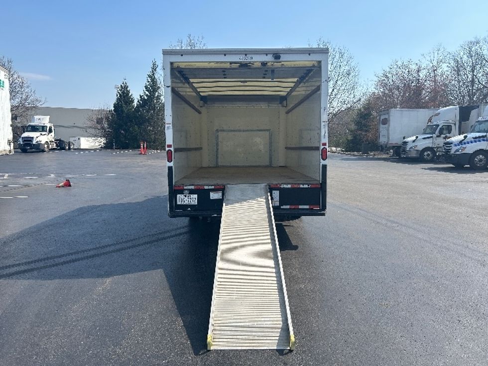 Light Duty Box Truck-Light and Medium Duty Trucks-Ford-2022-E350-Louisville-KY-114,534\n\t\tmiles-$ 27,250 - Image 9