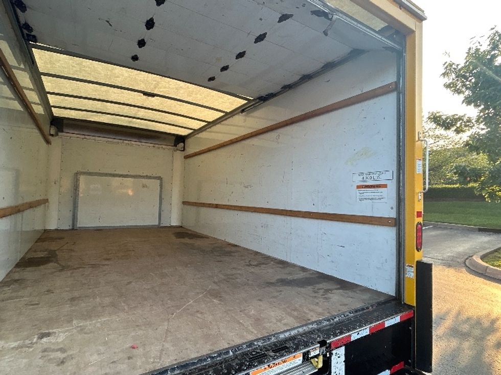 Light Duty Box Truck-Light and Medium Duty Trucks-Ford-2022-E350-Louisville-KY-89,243\n\t\tmiles-$ 28,250 - Image 12