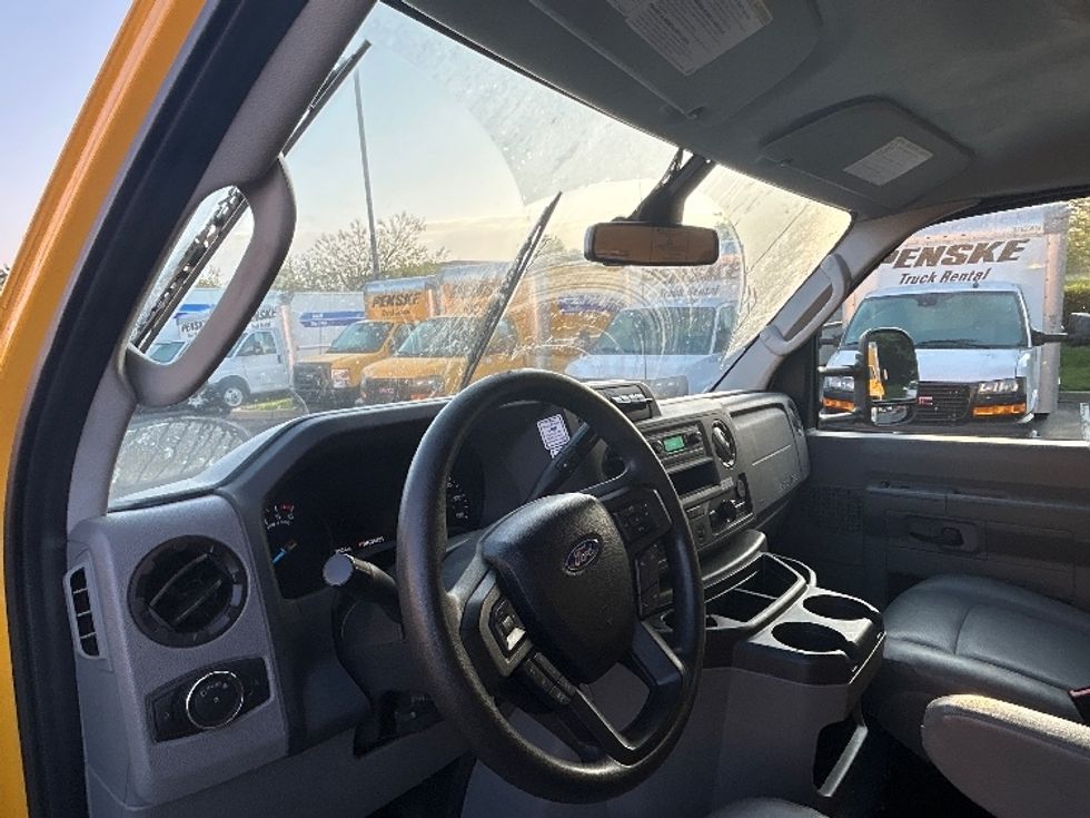 Light Duty Box Truck-Light and Medium Duty Trucks-Ford-2022-E350-Louisville-KY-89,243\n\t\tmiles-$ 28,250 - Image 17