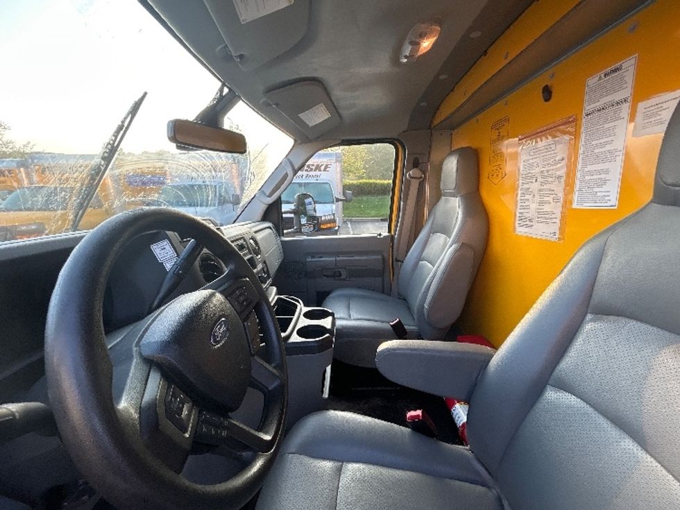 Light Duty Box Truck-Light and Medium Duty Trucks-Ford-2022-E350-Louisville-KY-89,243\n\t\tmiles-$ 28,250 - Image 19