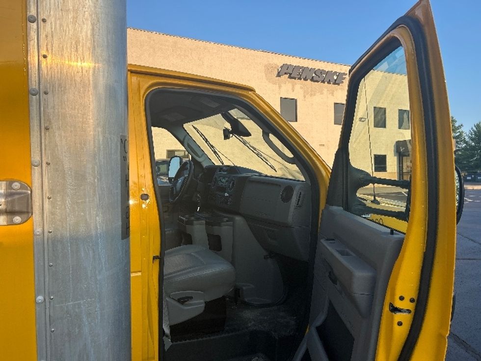 Light Duty Box Truck-Light and Medium Duty Trucks-Ford-2022-E350-Louisville-KY-89,243\n\t\tmiles-$ 28,250 - Image 20