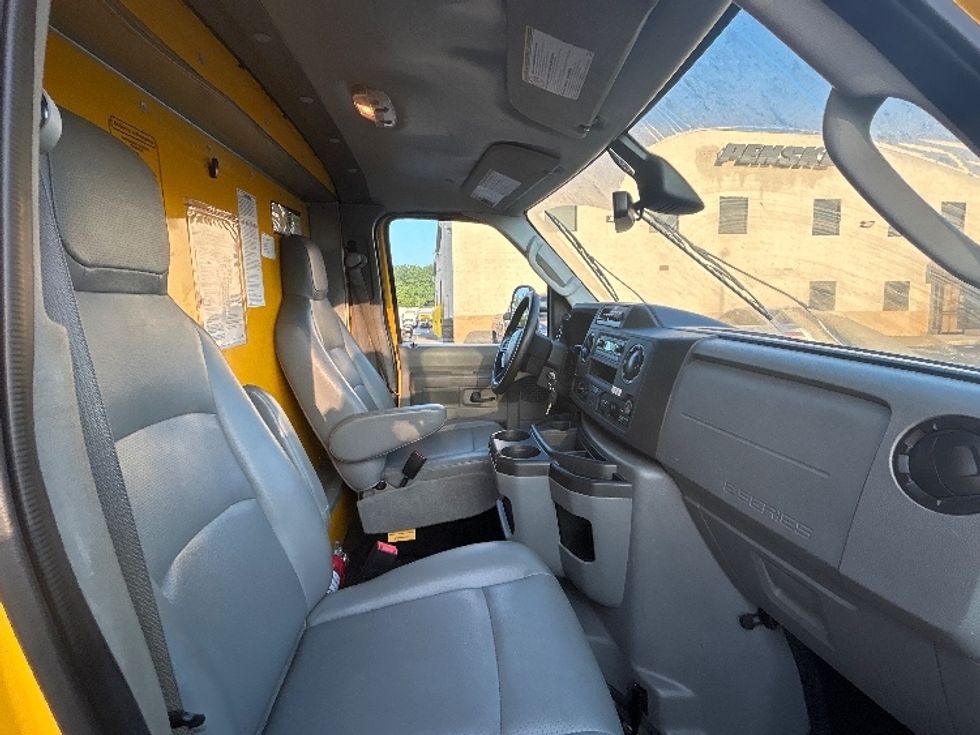 Light Duty Box Truck-Light and Medium Duty Trucks-Ford-2022-E350-Louisville-KY-89,243\n\t\tmiles-$ 28,250 - Image 22