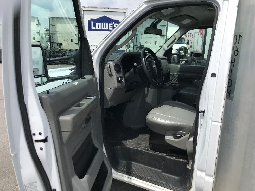 Light Duty Box Truck-Light and Medium Duty Trucks-Ford-2022-E350-Louisville-KY-92,049\n\t\tmiles-$ 31,500 - Image 16