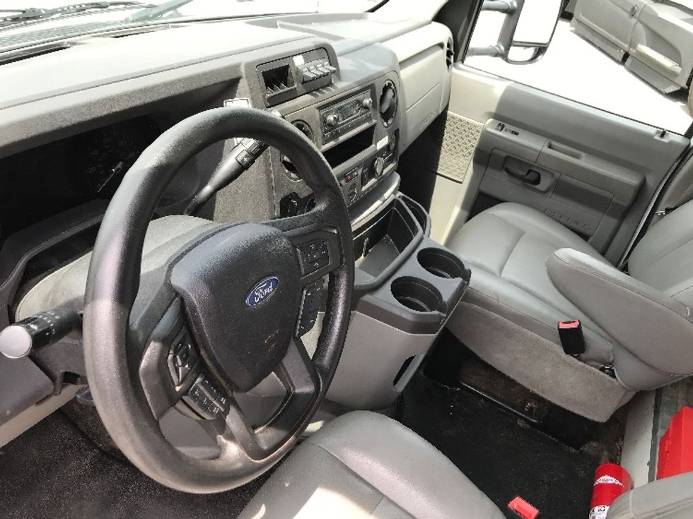 Light Duty Box Truck-Light and Medium Duty Trucks-Ford-2022-E350-Louisville-KY-92,049\n\t\tmiles-$ 31,500 - Image 17
