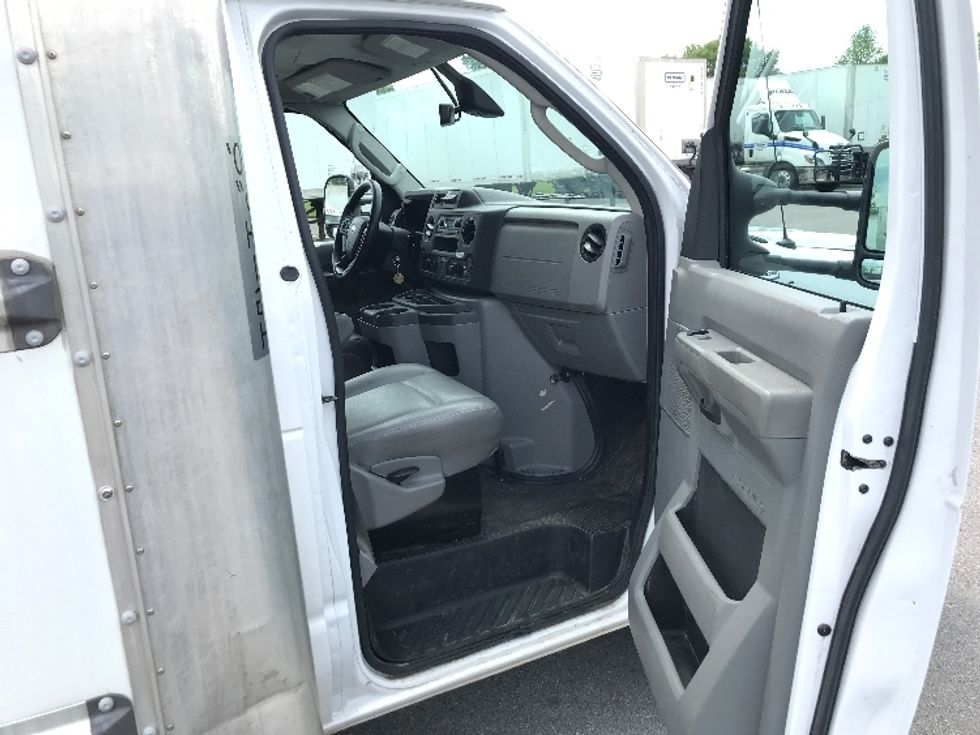 Light Duty Box Truck-Light and Medium Duty Trucks-Ford-2022-E350-Louisville-KY-92,049\n\t\tmiles-$ 31,500 - Image 20