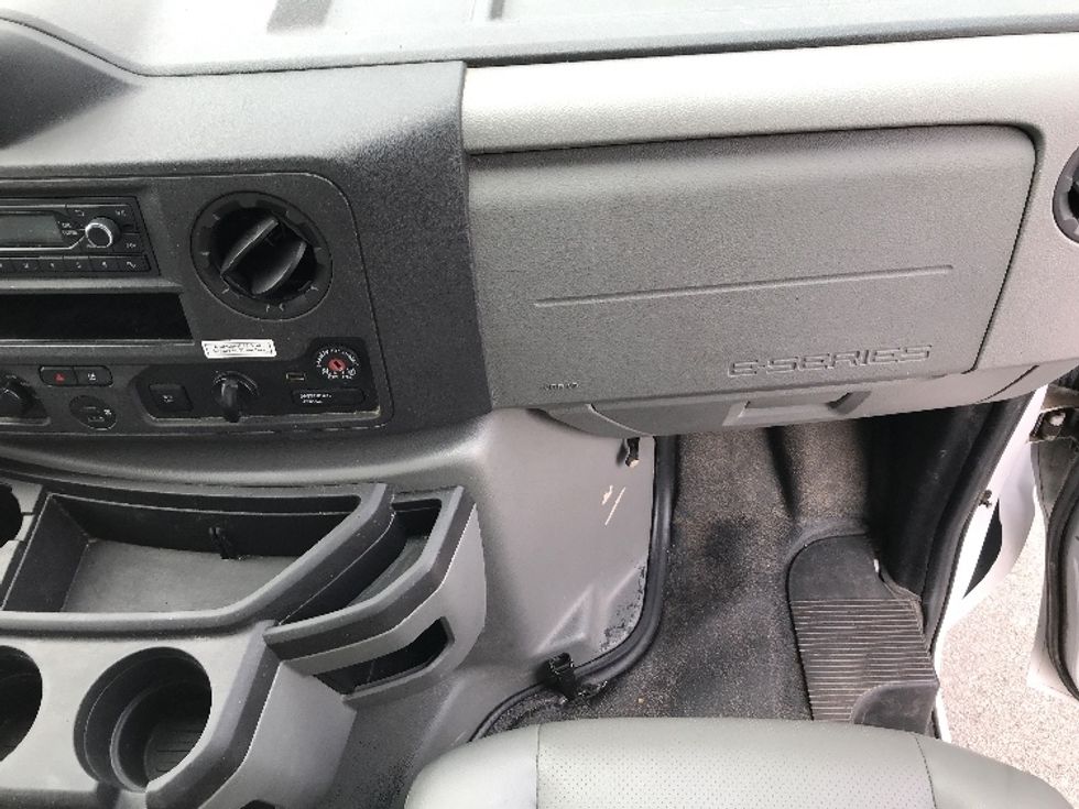 Light Duty Box Truck-Light and Medium Duty Trucks-Ford-2022-E350-Louisville-KY-92,049\n\t\tmiles-$ 31,500 - Image 21