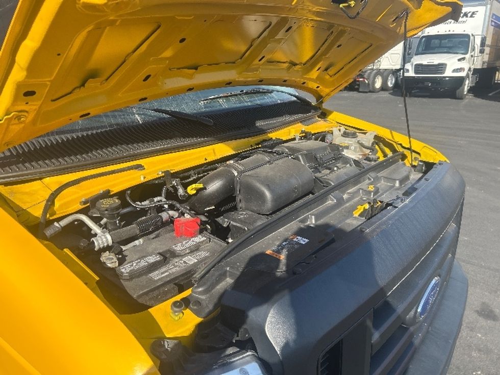 Light Duty Box Truck-Light and Medium Duty Trucks-Ford-2022-E350-Louisville-KY-97,134\n\t\tmiles-$ 27,500 - Image 23