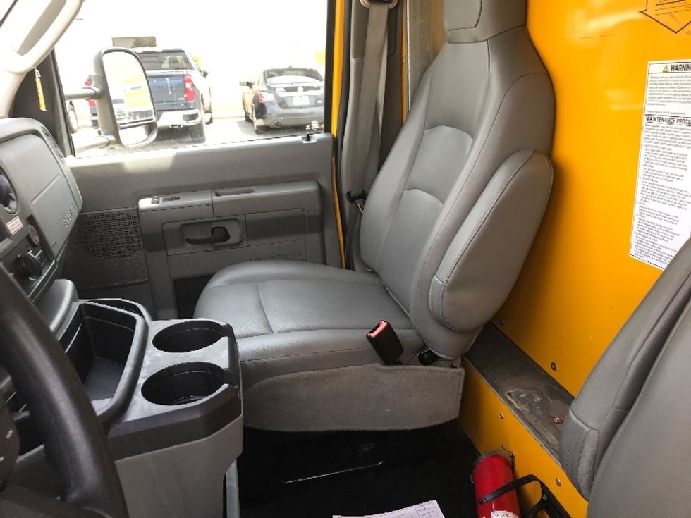 Light Duty Box Truck-Light and Medium Duty Trucks-Ford-2022-E350-Louisville-KY-98,284\n\t\tmiles-$ 25,250 - Image 19