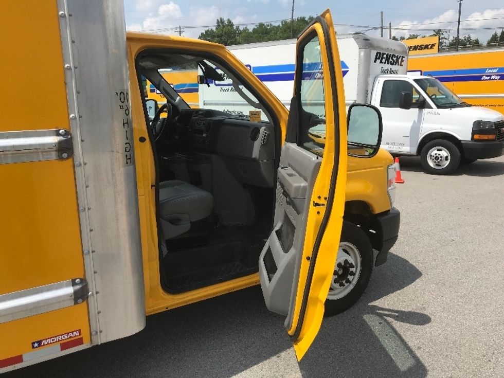 Light Duty Box Truck-Light and Medium Duty Trucks-Ford-2022-E350-Louisville-KY-98,284\n\t\tmiles-$ 25,250 - Image 20