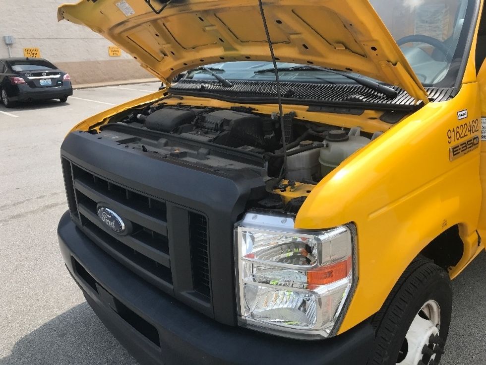 Light Duty Box Truck-Light and Medium Duty Trucks-Ford-2022-E350-Louisville-KY-98,284\n\t\tmiles-$ 25,250 - Image 24