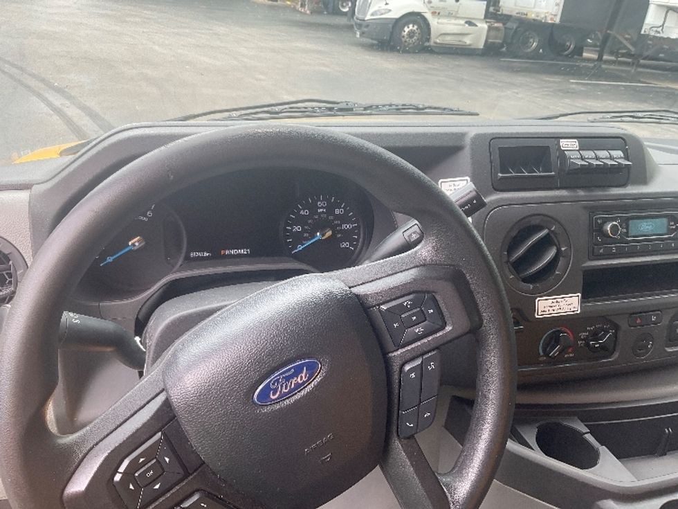 Light Duty Box Truck-Light and Medium Duty Trucks-Ford-2022-E350-Louisville-KY-99,448\n\t\tmiles-$ 27,250 - Image 17
