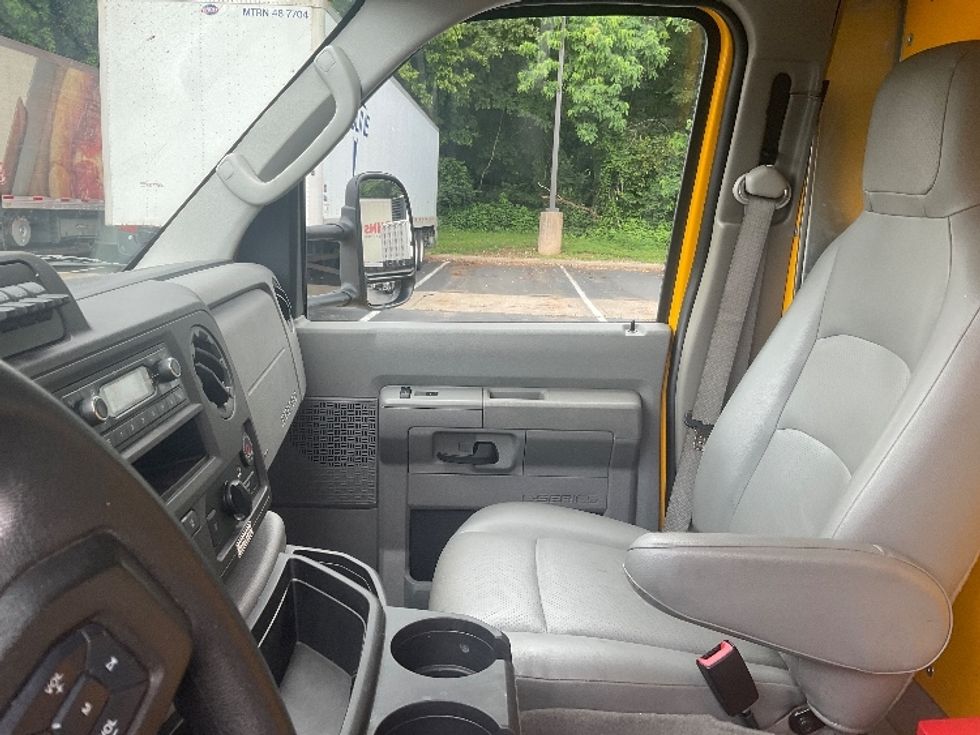 Light Duty Box Truck-Light and Medium Duty Trucks-Ford-2022-E350-Louisville-KY-99,448\n\t\tmiles-$ 27,250 - Image 18