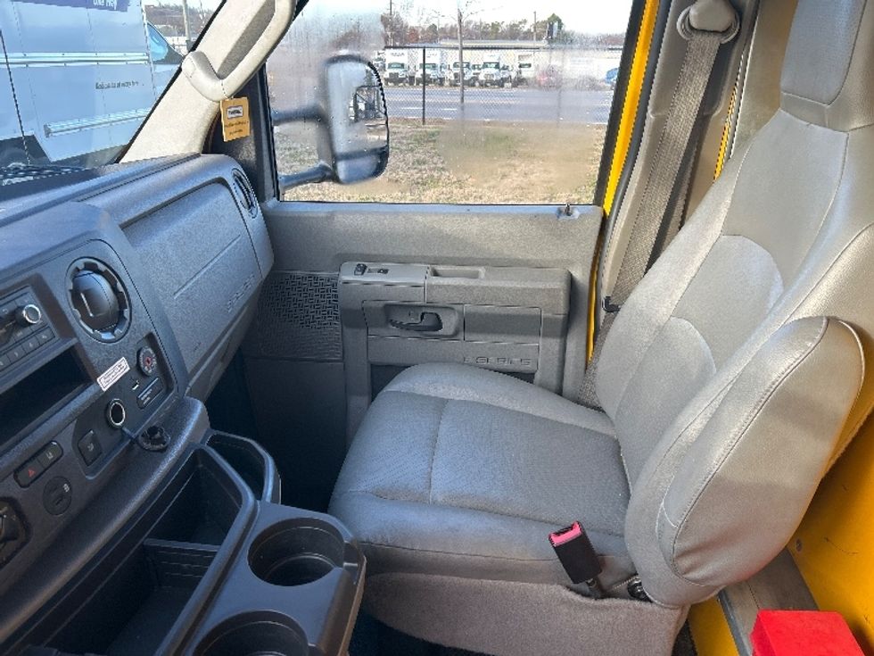 Light Duty Box Truck-Light and Medium Duty Trucks-Ford-2022-E350-Lowell-AR-117,770\n\t\tmiles-$ 24,750 - Image 17