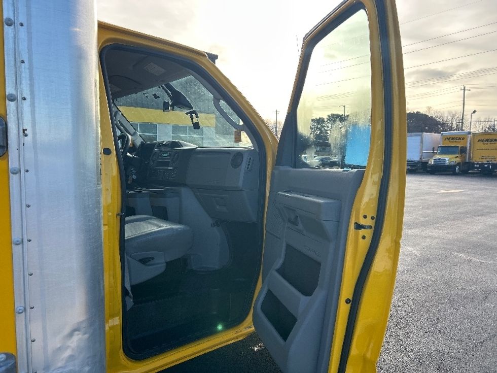 Light Duty Box Truck-Light and Medium Duty Trucks-Ford-2022-E350-Lowell-AR-117,770\n\t\tmiles-$ 24,750 - Image 18