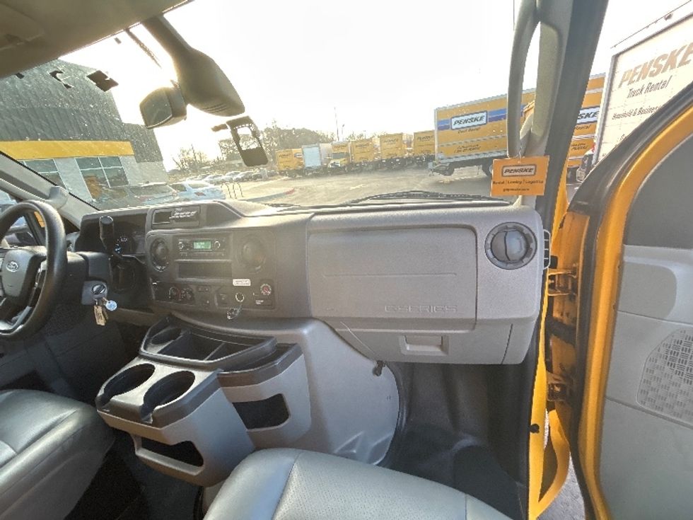 Light Duty Box Truck-Light and Medium Duty Trucks-Ford-2022-E350-Lowell-AR-117,770\n\t\tmiles-$ 24,750 - Image 19