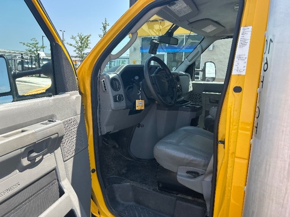 Light Duty Box Truck-Light and Medium Duty Trucks-Ford-2022-E350-Lowell-AR-128,959\n\t\tmiles-$ 21,250 - Image 12