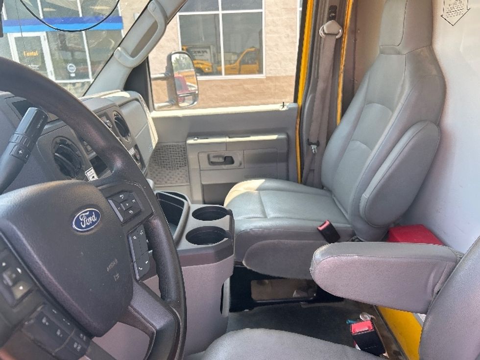 Light Duty Box Truck-Light and Medium Duty Trucks-Ford-2022-E350-Lowell-AR-128,959\n\t\tmiles-$ 21,250 - Image 15