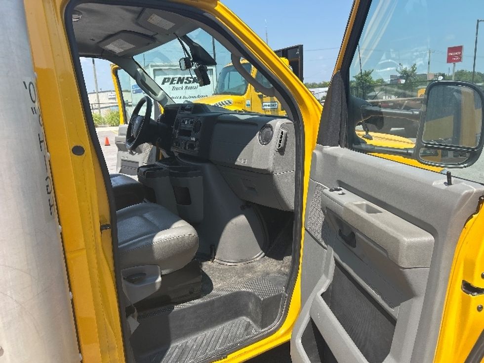 Light Duty Box Truck-Light and Medium Duty Trucks-Ford-2022-E350-Lowell-AR-128,959\n\t\tmiles-$ 21,250 - Image 16