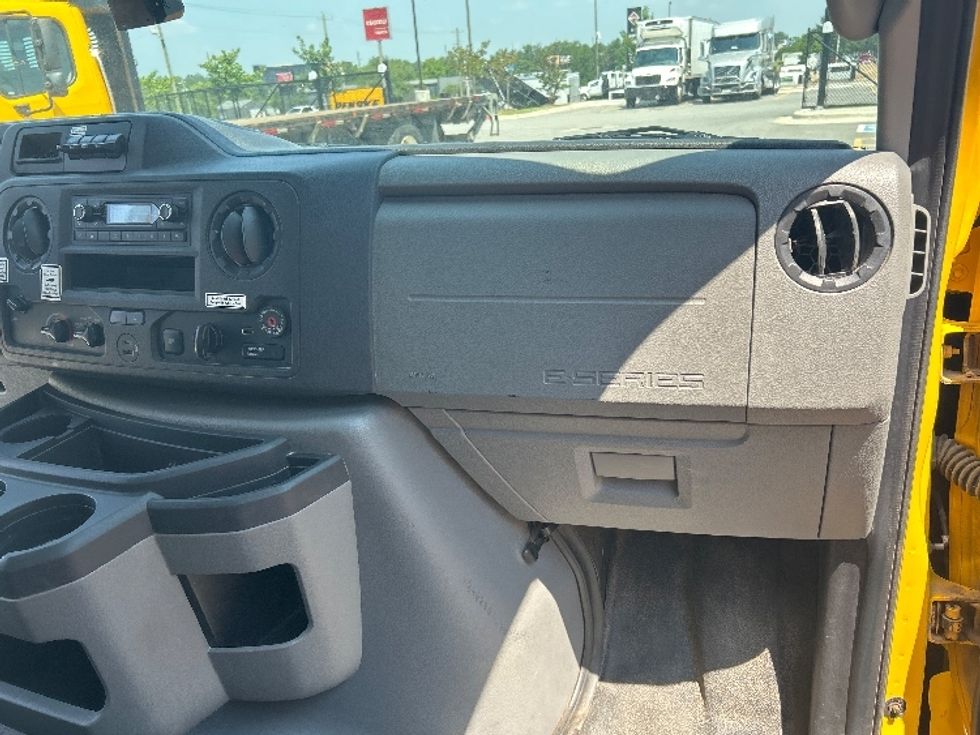 Light Duty Box Truck-Light and Medium Duty Trucks-Ford-2022-E350-Lowell-AR-128,959\n\t\tmiles-$ 21,250 - Image 17