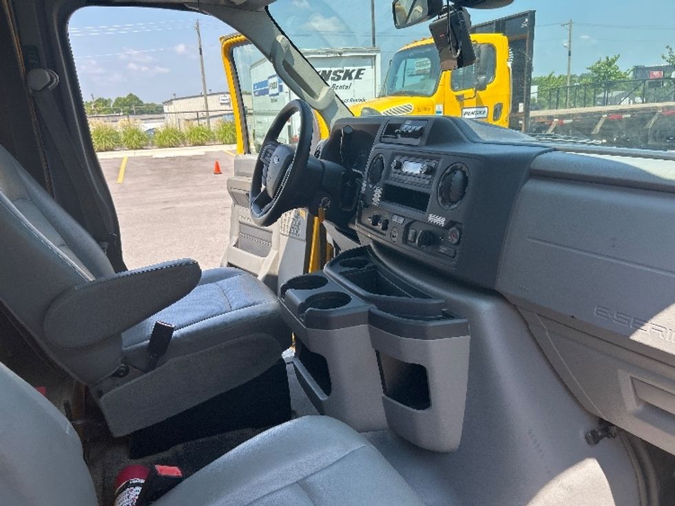 Light Duty Box Truck-Light and Medium Duty Trucks-Ford-2022-E350-Lowell-AR-128,959\n\t\tmiles-$ 21,250 - Image 18