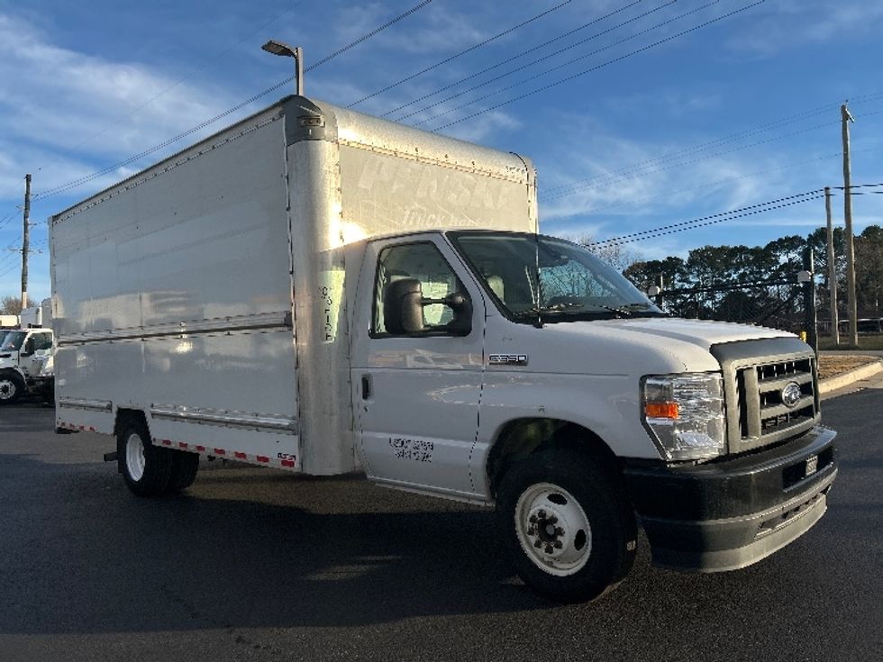 Light Duty Box Truck-Light and Medium Duty Trucks-Ford-2022-E350-Lowell-AR-88,491\n\t\tmiles-$ 31,750 - Image 1