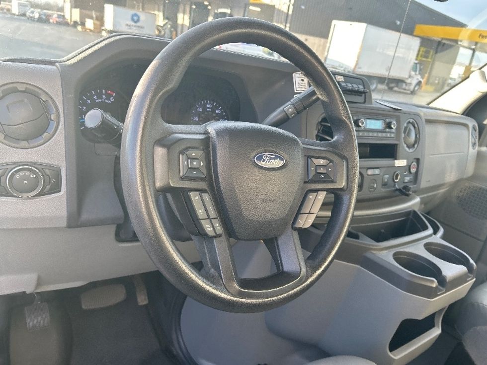 Light Duty Box Truck-Light and Medium Duty Trucks-Ford-2022-E350-Lowell-AR-88,491\n\t\tmiles-$ 31,750 - Image 14