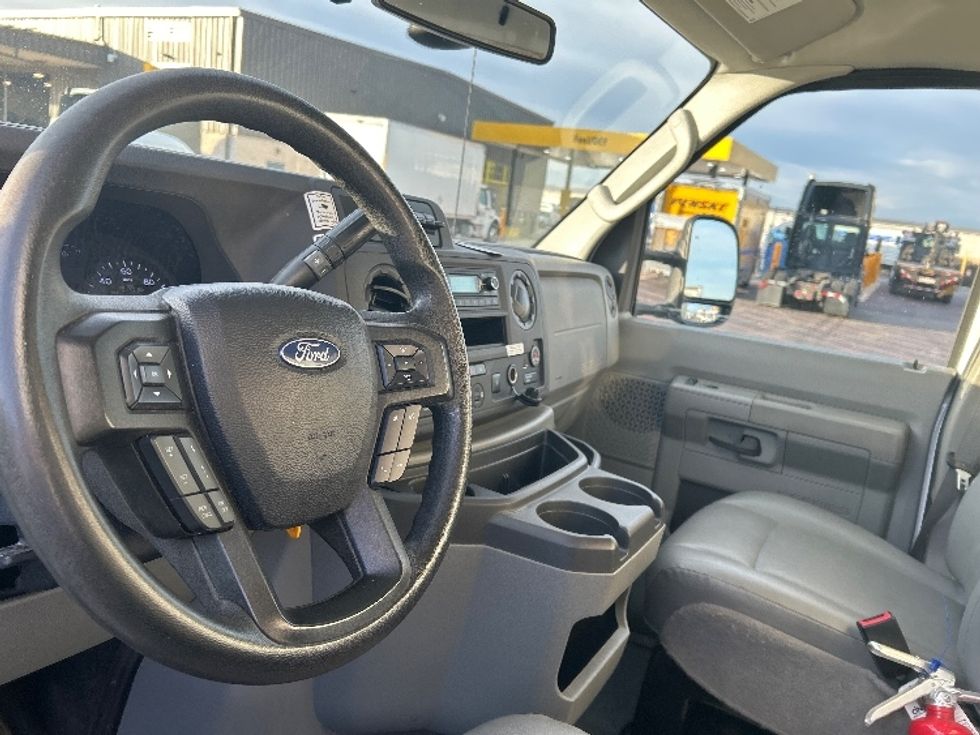 Light Duty Box Truck-Light and Medium Duty Trucks-Ford-2022-E350-Lowell-AR-88,491\n\t\tmiles-$ 31,750 - Image 15