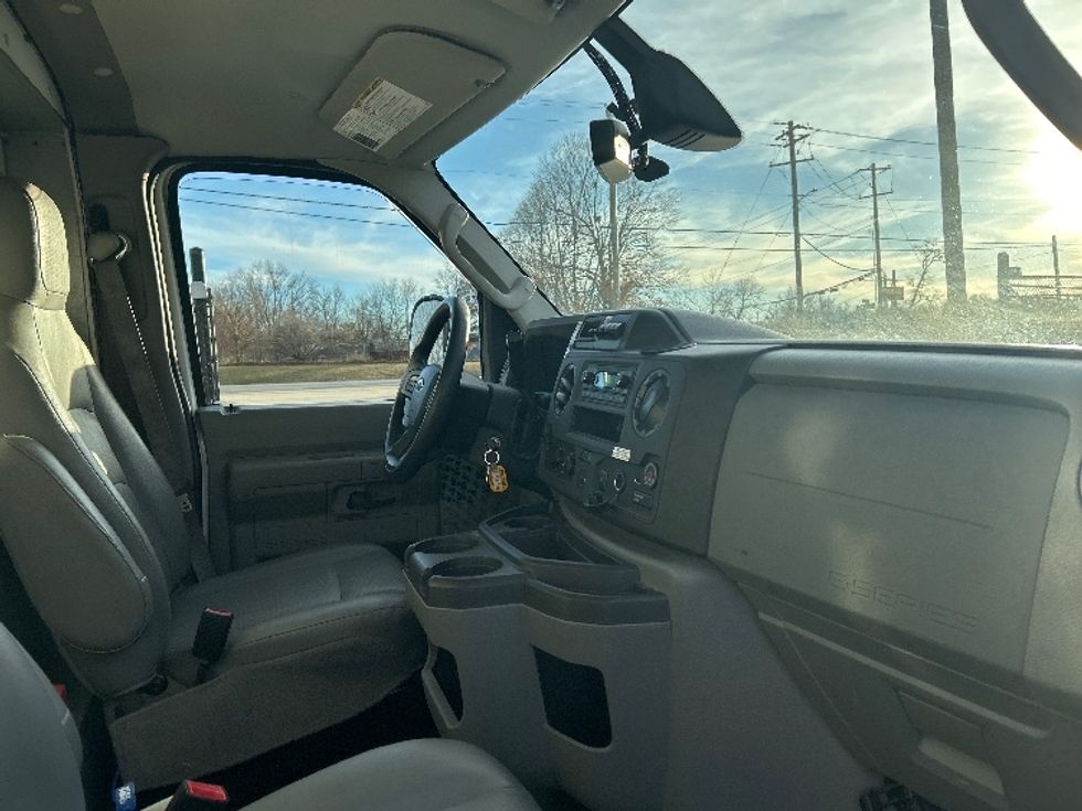 Light Duty Box Truck-Light and Medium Duty Trucks-Ford-2022-E350-Lowell-AR-88,491\n\t\tmiles-$ 31,750 - Image 18