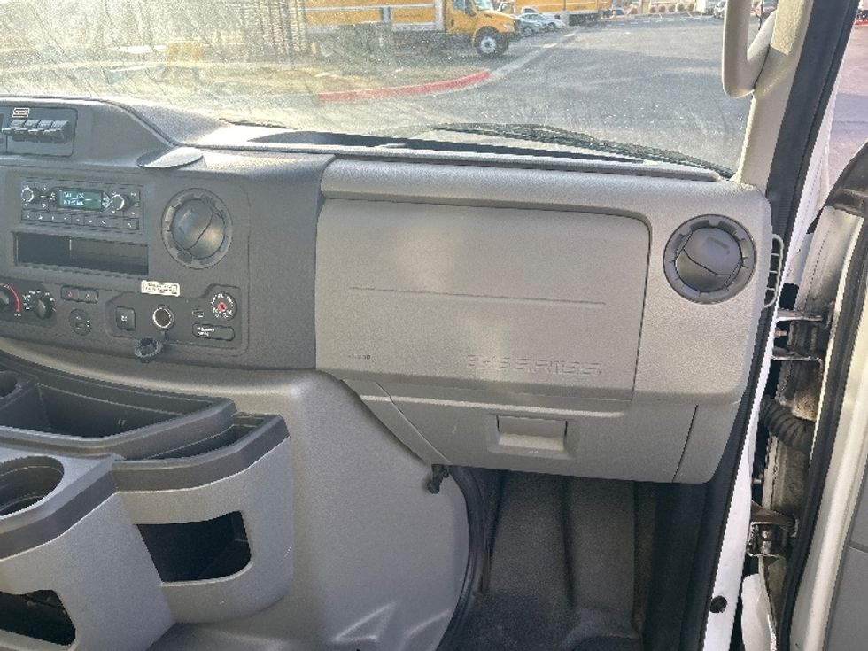 Light Duty Box Truck-Light and Medium Duty Trucks-Ford-2022-E350-Lowell-AR-88,491\n\t\tmiles-$ 31,750 - Image 19
