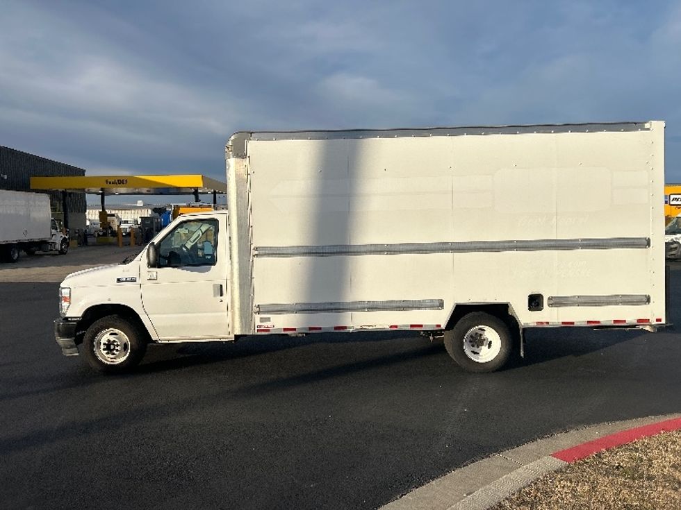 Light Duty Box Truck-Light and Medium Duty Trucks-Ford-2022-E350-Lowell-AR-88,491\n\t\tmiles-$ 31,750 - Image 4