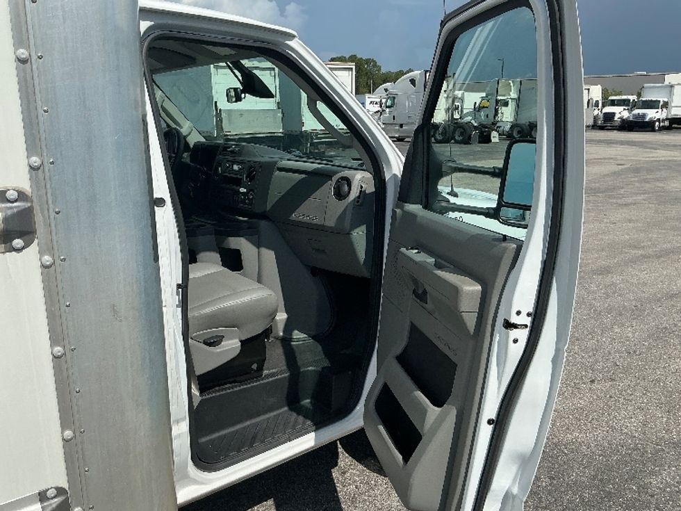Light Duty Box Truck-Light and Medium Duty Trucks-Ford-2022-E350-Loxley-AL-91,780\n\t\tmiles-$ 32,750 - Image 17