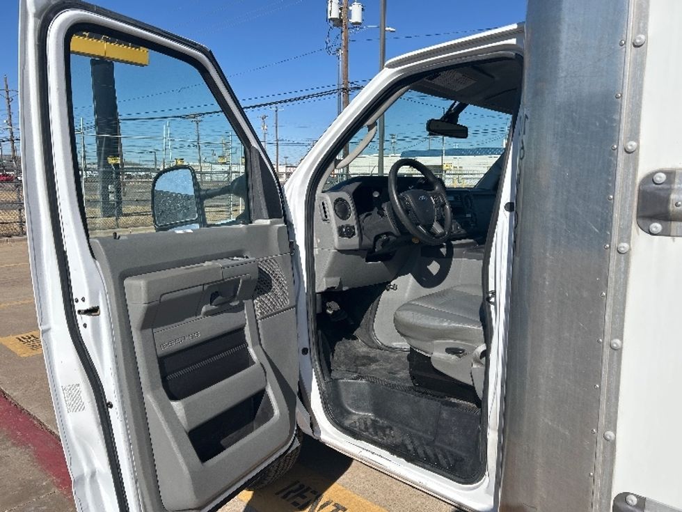 Light Duty Box Truck-Light and Medium Duty Trucks-Ford-2022-E350-Lubbock-TX-114,597\n\t\tmiles-$ 28,500 - Image 16