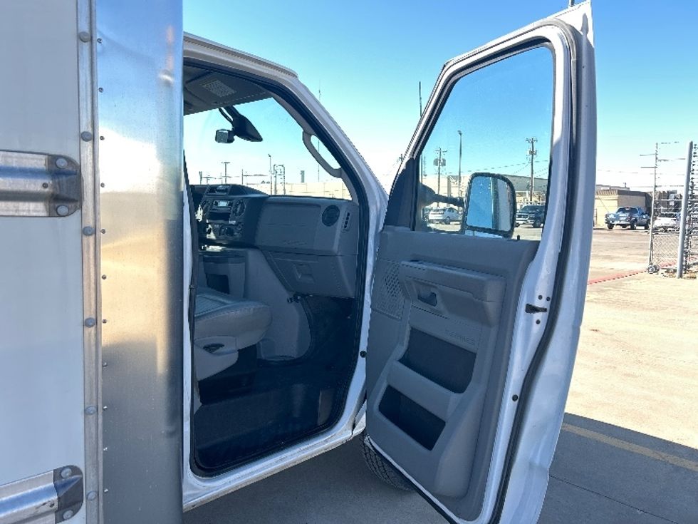 Light Duty Box Truck-Light and Medium Duty Trucks-Ford-2022-E350-Lubbock-TX-114,597\n\t\tmiles-$ 28,500 - Image 20