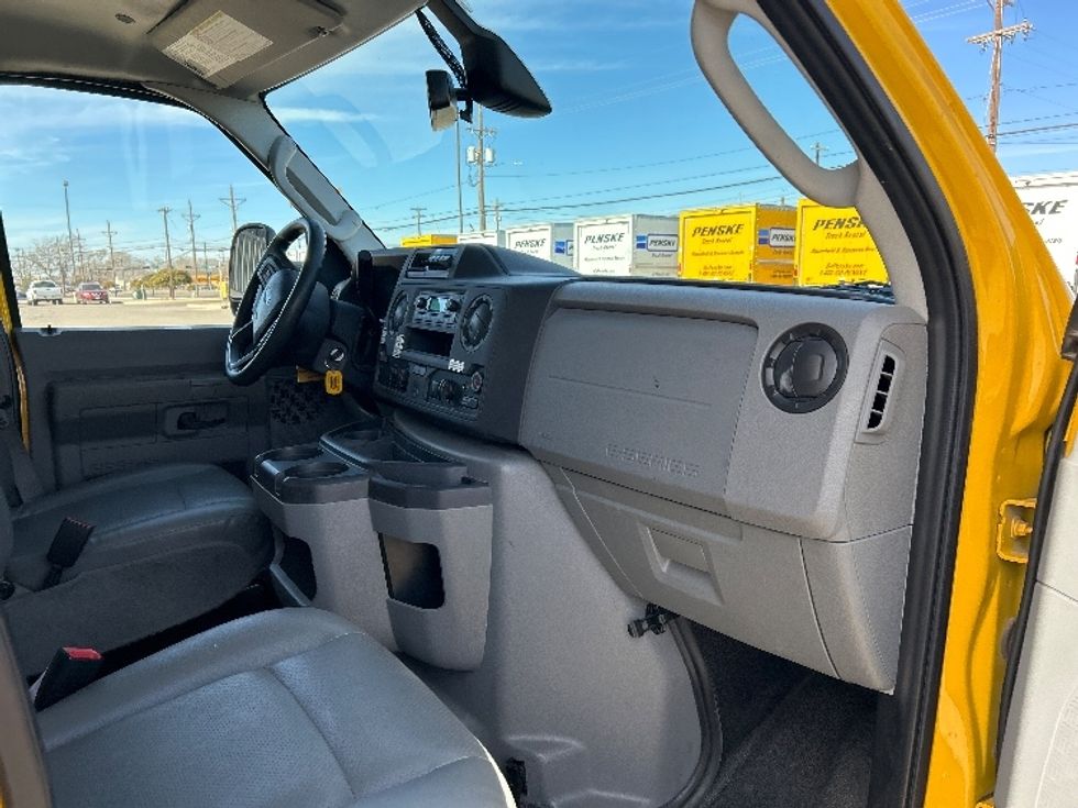 Light Duty Box Truck-Light and Medium Duty Trucks-Ford-2022-E350-Lubbock-TX-127,567\n\t\tmiles-$ 21,750 - Image 22
