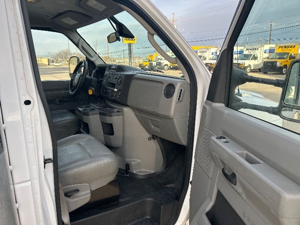 Light Duty Box Truck-Light and Medium Duty Trucks-Ford-2022-E350-Lubbock-TX-127,693\n\t\tmiles-$ 26,250 - Image 19