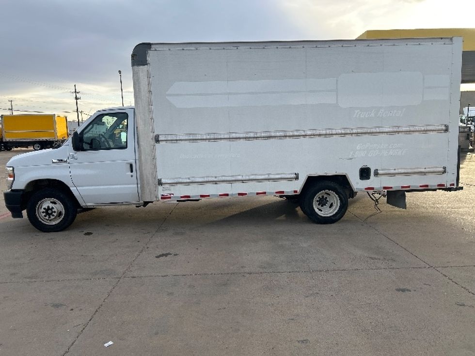 Light Duty Box Truck-Light and Medium Duty Trucks-Ford-2022-E350-Lubbock-TX-127,693\n\t\tmiles-$ 26,250 - Image 4