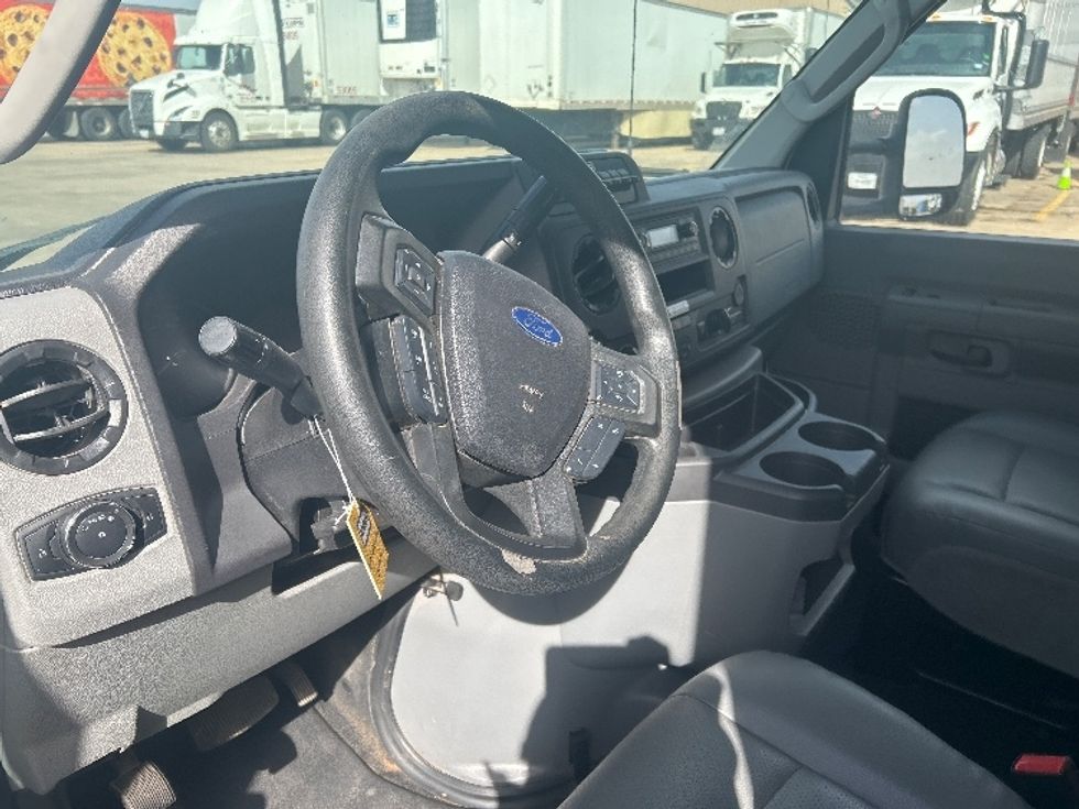 Light Duty Box Truck-Light and Medium Duty Trucks-Ford-2022-E350-Lubbock-TX-92,848\n\t\tmiles-$ 32,250 - Image 16
