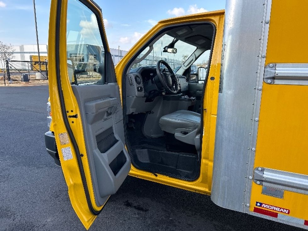 Light Duty Box Truck-Light and Medium Duty Trucks-Ford-2022-E350-Madison-AL-104,435\n\t\tmiles-$ 28,500 - Image 16
