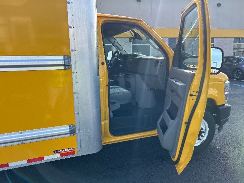 Light Duty Box Truck-Light and Medium Duty Trucks-Ford-2022-E350-Madison-AL-104,435\n\t\tmiles-$ 28,500 - Image 20