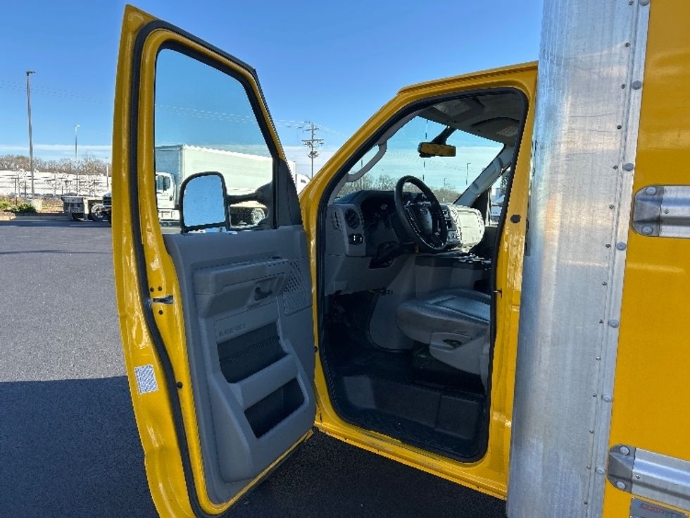 Light Duty Box Truck-Light and Medium Duty Trucks-Ford-2022-E350-Madison-AL-130,868\n\t\tmiles-$ 23,750 - Image 16