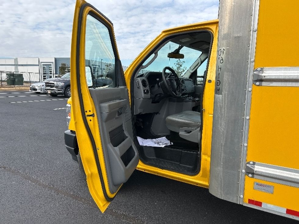 Light Duty Box Truck-Light and Medium Duty Trucks-Ford-2022-E350-Madison-AL-93,219\n\t\tmiles-$ 30,000 - Image 16