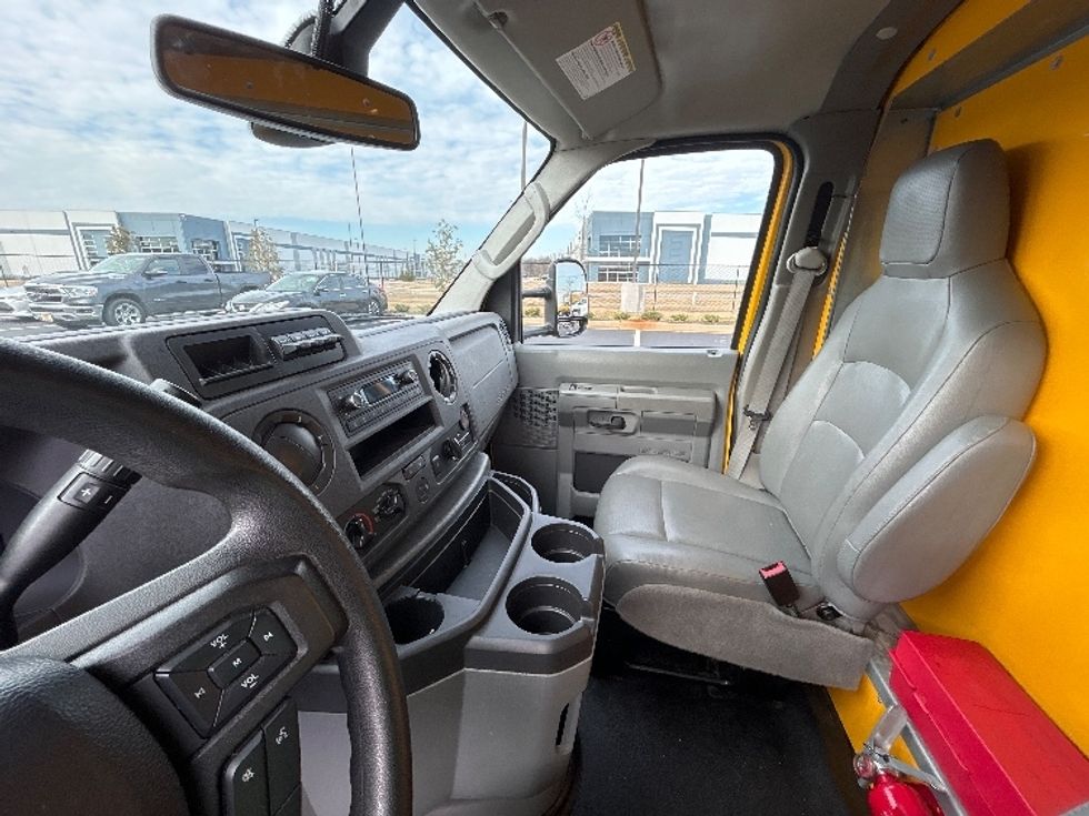 Light Duty Box Truck-Light and Medium Duty Trucks-Ford-2022-E350-Madison-AL-93,219\n\t\tmiles-$ 30,000 - Image 19